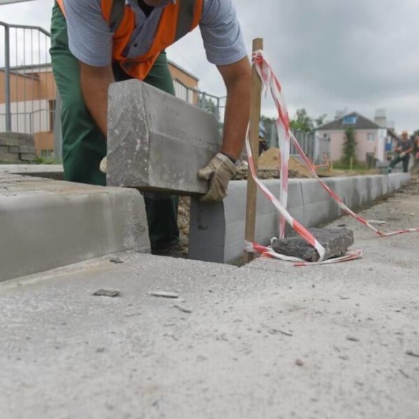 Osadenie cestných obrubníkov Bratislava Dobrá Stavba